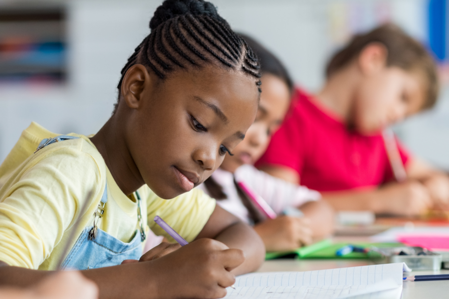 “É preciso uma aldeia para cuidar de uma criança.” É preciso ter certeza que a escola também faz parte disso.